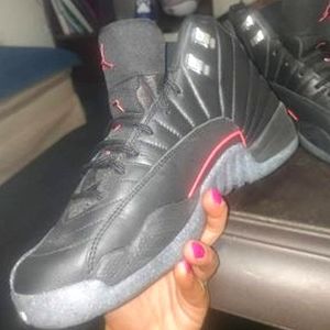 brand new jordan retro 12s (black+crimson) size 7y